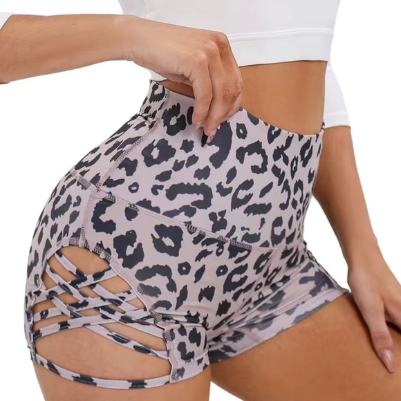 Leopard Pattern High-Waisted Yoga Biker Shorts Perfect for Fitness Workout Dance - Picture 4 of 9